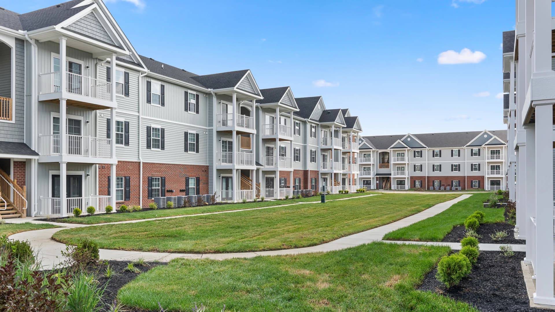Grassy common area in the middle of an Etna Ohio apartment complex