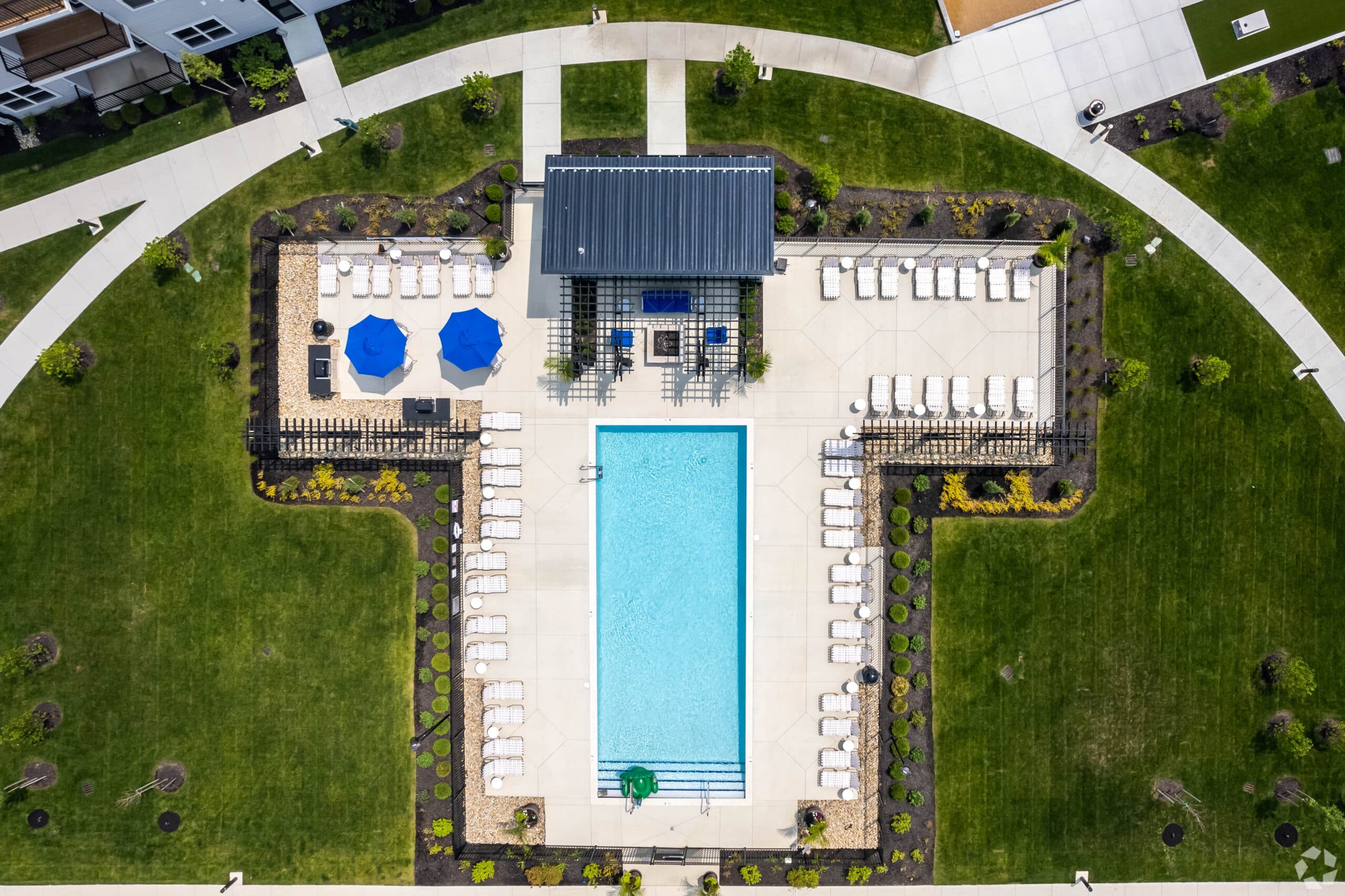 what-to-bring-to-apartment-pool
